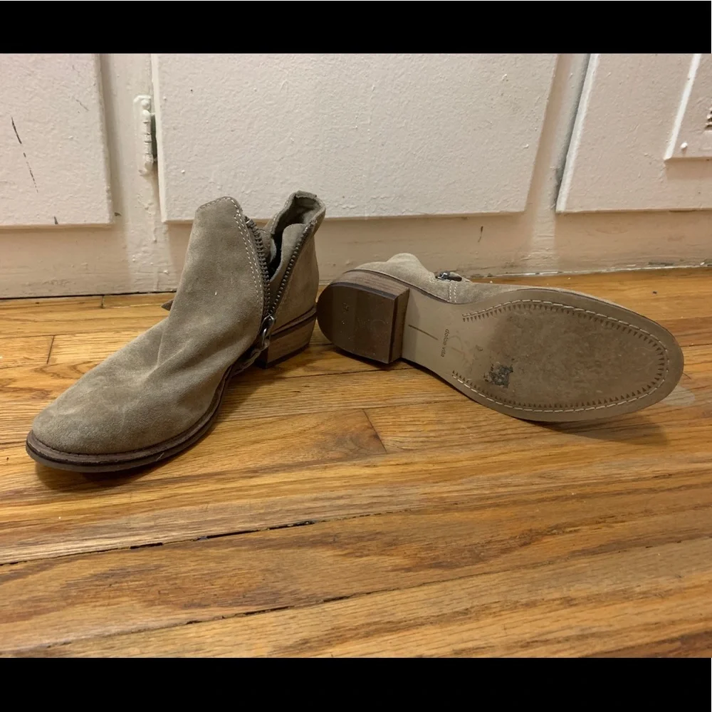 Dolce Vita tan suede ankle boots - Picture 2 of 4